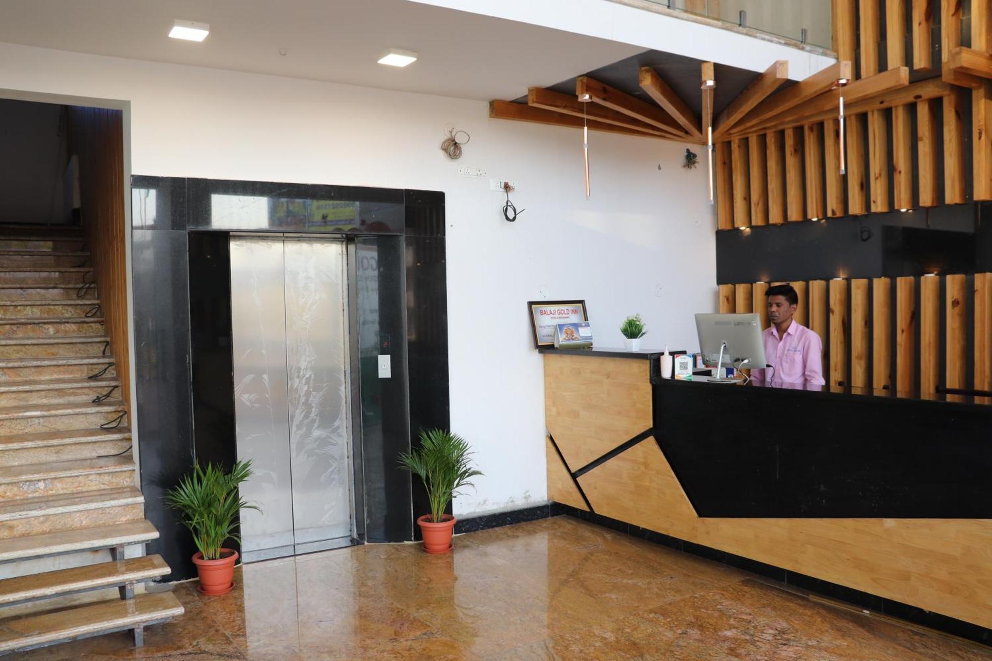 Balaji Gold Inn Hotel Hubli Exterior foto